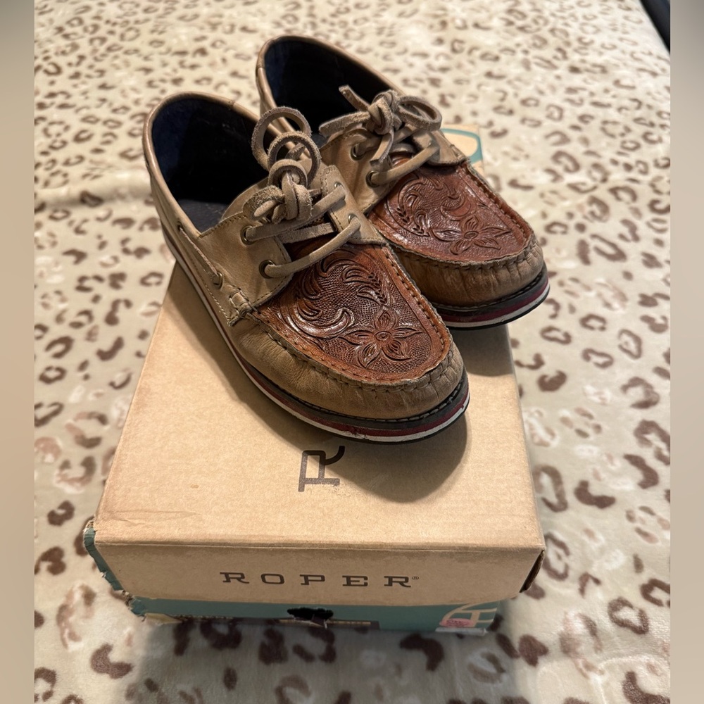 Roper Women's Embossed Brown and Tan Boat Shoes